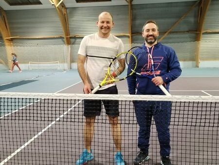 Fabien Pomiès (30/1), à droite sur la photo, s'est imposé face à Stanislas Sirjacq (30/4) 6/2 6/0.